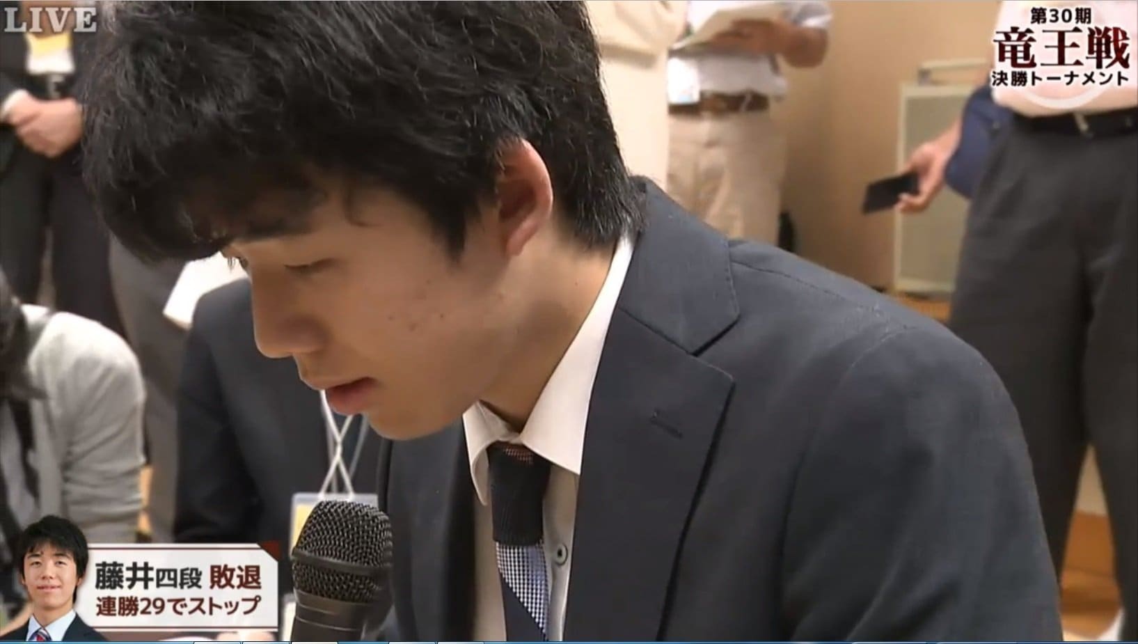 将棋・藤井聡太四段、プロ初黒星 連勝記録は「29」でストップ | 将棋 | ABEMA TIMES | アベマタイムズ