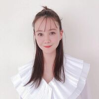 トリンドル玲奈、透明感あふれる”ハーフお団子ヘア”のオフショットを公開しファン歓喜