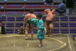 対戦力士に“異変”が発生 「最後の最後まで心配そうに…」46歳ベテラン力士、“度重なる”振る舞いが話題「ファンになった」称賛の声相次ぐ