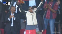 「ブチ上がってる！」HIPHOPスターが激闘クラシコで狂喜乱舞→SNS騒然「トラヴィス興奮しすぎ笑」「バルサファンだったのか」「スニーカー全部売るわ」「嫌いになりそう」