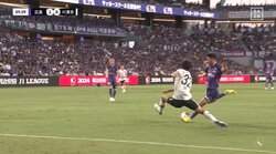 「すごい人来た」異次元ゴール連発の最強助っ人が話題 「相手がバッタバッタ倒れて...」“魔法感ある”股抜きショット炸裂の瞬間