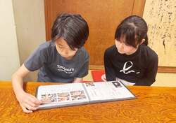  市川團十郎、亡き妻・小林麻央さんが好きだった店で子どもたちと食べた料理「祥月命日近くなってきました」 