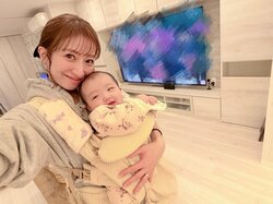 “豪邸”と話題・辻希美、工事が終わった自宅の一室での親子ショットを公開「無事終わりました」