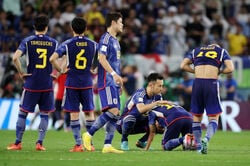 瞳が“サムライブルー”の美女サポーターが号泣 敗戦直後、公式映像が捉えた悲喜こもごも