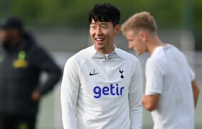 「韓ドラみたい」「何回も見ちゃう」満面のソニースマイル！眼鏡姿のソン・フンミンがトッテナムの逆転勝利を喜ぶ