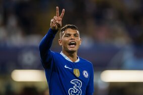 ｢チェルシーの女王｣礼賛の声!!“ブラジル代表DFの要”美人奥様の「背番号3」セレソンユニ写真に｢なんて美しい｣世界中から絶賛！