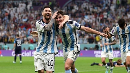W杯決勝進出のメッシ、22歳の“相棒”フリアン・アルバレスを絶賛 W杯決勝進出のメッシ、22歳の“相棒”フリアン・アルバレスを絶賛