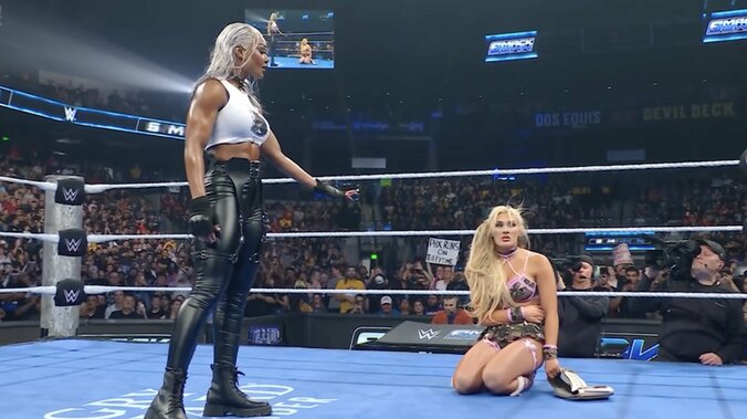 ティファニーに手を差し伸べるジェイド