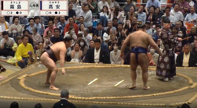 綱取り霧島が「手付いちゃった」 高安“必殺の動き”で大関撃破「仰け反りましたよね」芝田山親方も称賛 4枚目