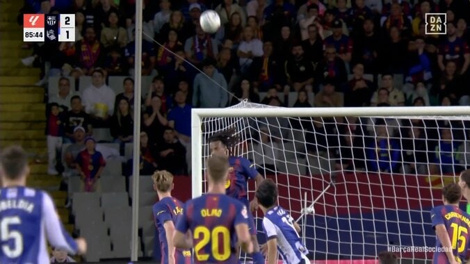 久保建英、古巣・バルサ戦で絶好の得点機！強烈な左足弾丸シュートが痛恨のバー直撃で「決められたやろ」 4枚目