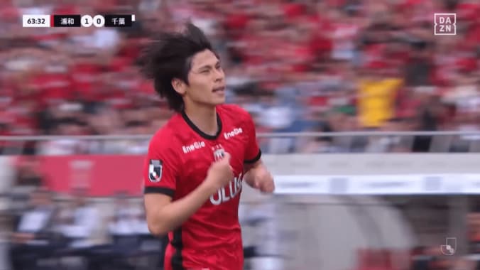 「日本人離れのパンチ力」浦和FWの“異次元キャノン砲”にファン衝撃！「上田綺世かよ」豪快すぎる恩返し弾に千葉GKは唖然 5枚目