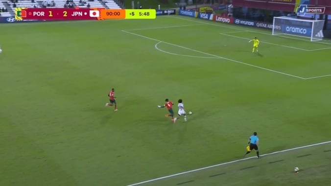 衝撃の12秒！16歳“和製ルカク”の重戦車ドリブルが「２人分のパワー」「最高だ」ダブルマークを跳ね除け進撃【U-17W杯】 4枚目