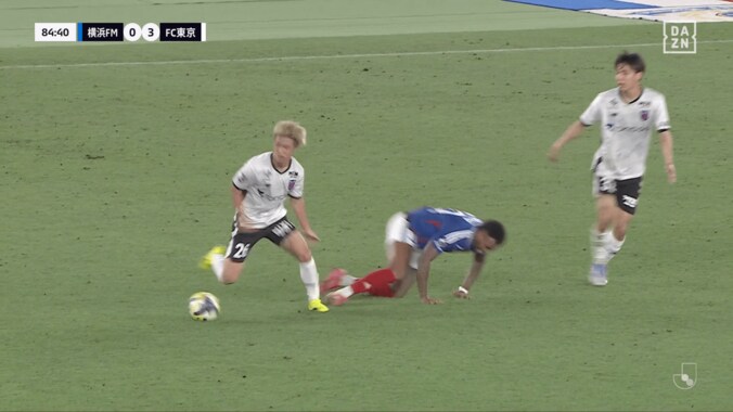 「ブラジル人かよ」絶妙トゥーキックのゴラッソに解説者＆ファンが驚愕！「なんだあのシュートタイミング」「ロマーリオしか思い浮かばない」長倉幹樹が鮮烈弾の瞬間 4枚目