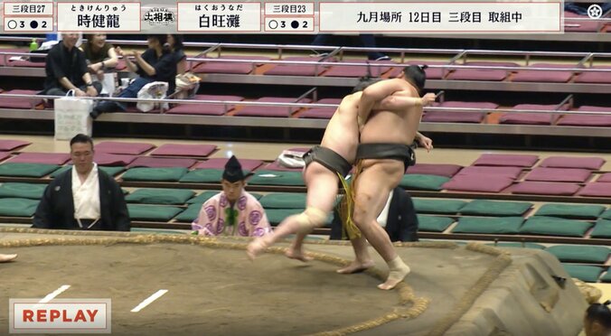 「同体?」「スープレックス」プロレス技のような“豪快決着” 物言いつく際どい一幕に館内ざわめき 2枚目