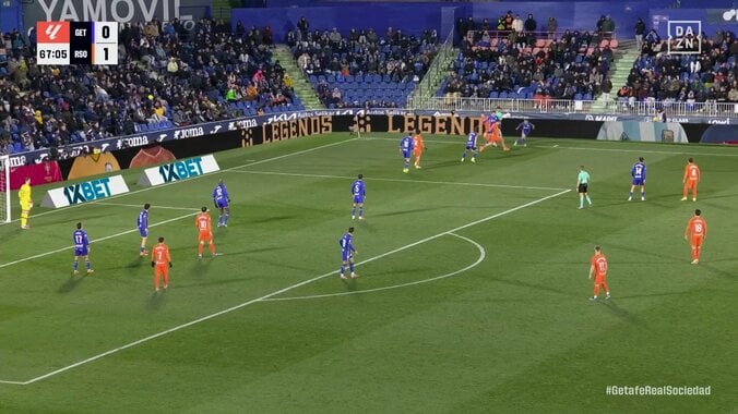 何が起きた？久保建英、超技巧ドリブル＆圧巻股抜きで密集突破の瞬間「やりたい放題だな」「あそこから行けるのか」 4枚目