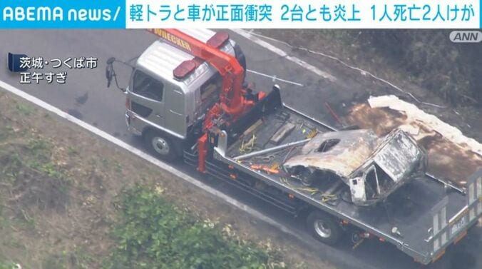 黒く焦げた軽トラック