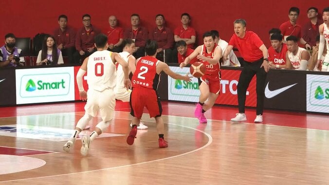 「触るなよ！」富永啓生、中国監督の“妨害”をあざ笑う理不尽スリー炸裂！「HCがダブルチームって…」「さすがの駆け引き」ファン驚愕【バスケ日本代表】 4枚目