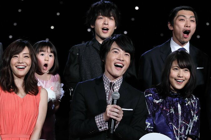 「紅白の司会者」と冷やかされた、神木隆之介と有村架純“カップル” 3枚目