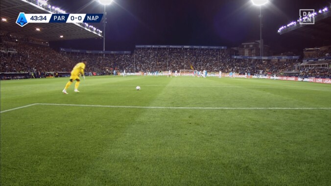 「レベチすぎる！」鈴木彩艶の“70m超級フィード”にSNS騒然「どこに飛ばすか見えててすごい」「日本代表でも活かしたい」「ビッククラブが興味を持つのも納得」 3枚目