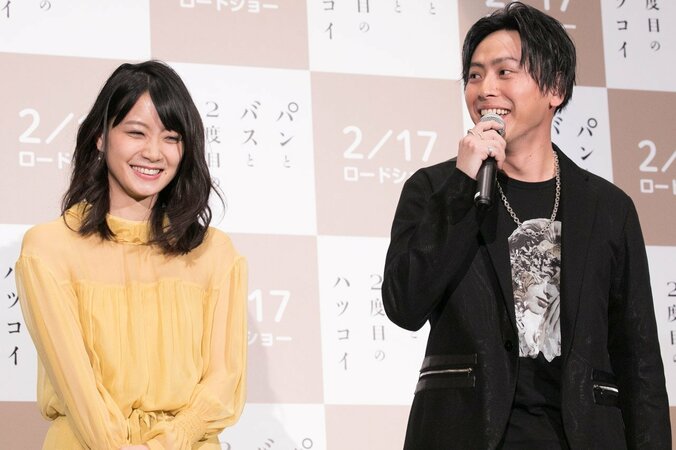 深川麻衣、初主演映画「パンとバスと2度目のハツコイ」完成披露で「くまさんパン」完成させる 4枚目