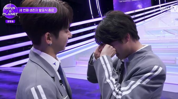 【写真・画像】「ここ離したらあかん」「つらすぎる」ユメキを慕い応援していた16歳練習生、子供のように泣きじゃくり…10歳差の仲良しコンビの最後の別れに視聴者号泣「涙止まらん」　1枚目