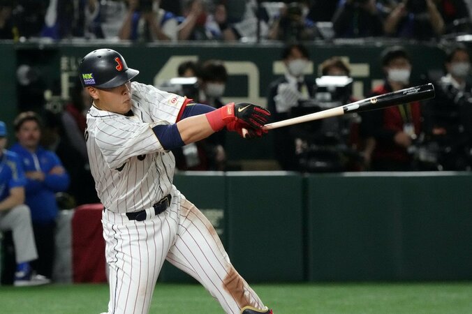 岡本和真が大谷翔平を援護する大きな1発！ 値千金3ランに「東京ドームで岡本選手のホームランは激アツ！」「これは巨人の4番」 1枚目