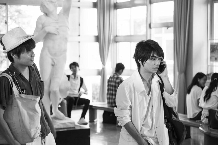 村上虹郎&村上淳が“役者”としてぶつかり合う　『銃』親子共演シーン画像解禁