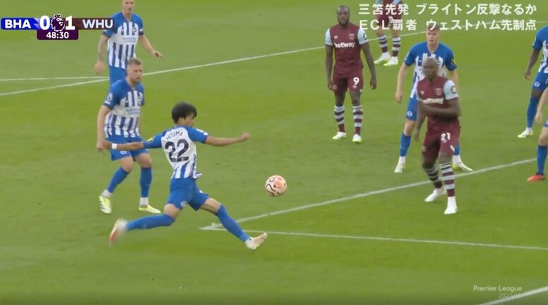 この位置はまさか…！ 三笘薫、伝説級スーパープレー「二段式フェイクボレー」を再び炸裂するのか？ スタジアムのボルテージも爆上がり