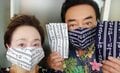 高橋英樹、色違いの手作りマスクを着用した夫婦の2ショットを公開「浴衣地と 手拭いで」