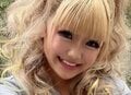 「浜崎あゆみ似ママとISSA似パパ」小学生ギャル(10)、美男美女すぎる家族を公開