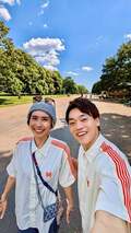  おばたのお兄さん、海外の公園で撮影した妻・山崎夕貴アナとの2ショットを公開「こんなところが日本にもあればいいのに」