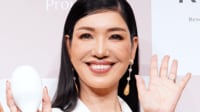 水着姿が話題・アンミカ(52) 夫の誕生日に愛のあふれる夫婦ショットを披露「幸せのおすそ分け いただきました」