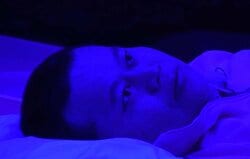 モグライダーともしげ、闇夜の中での“目ガンギマリ”状態に霜降り・せいや爆笑「モナリザやん（笑）」