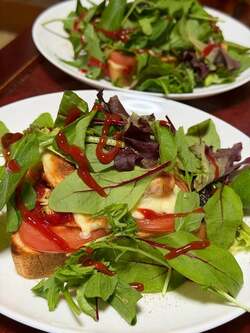  川崎麻世、90歳の母に手作り朝食を振る舞い「食べ難いけど美味しいな～」 