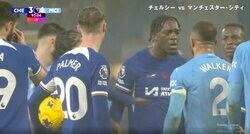 あわや大乱闘！あ？お前やんのか？ 対人最強DFがブチギレ！乱打戦の終盤でのPK判定に大バトル勃発　選手全員が参戦して収拾つかない危険な事態に