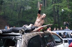 放送禁止レベルのヤバい奴らが集結！DDT名物キャンプ場プロレスで事件発生