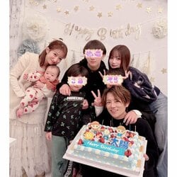 杉浦太陽、45歳のサプライズバースデーパーティーに“豪華メンバー”が集合 家族ショットも披露