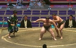 相手力士を“回転させまくる”衝撃の取組が話題 大相撲名古屋場所でファンを沸かせた名珍場面