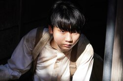 羽村仁成、がっつく食事シーンに苦戦「育ちの良さが出てしまっている（笑）」『リボルバー・リリー』現場レポート