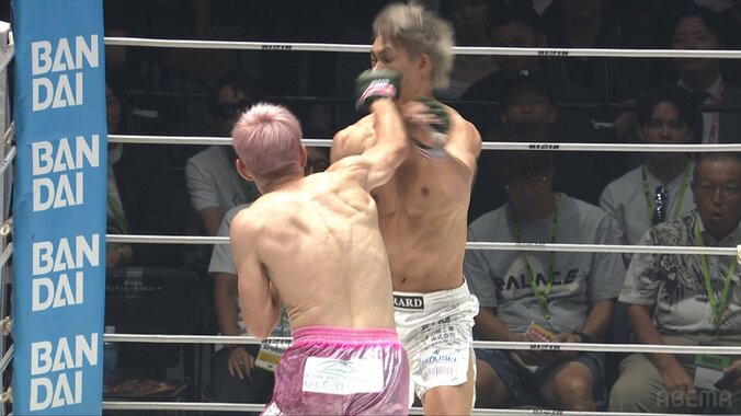 「目が潰れてるな」BD王者、“見えないパンチ”被弾…執念及ばず壮絶TKO負け「BDファンの皆さん、これが現実だよ」試合後には勝者が辛辣発言 3枚目