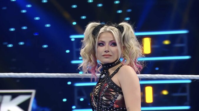 【映像】小悪魔美女レスラー、“ゴスロリ×ツインテ”ビジュで凱旋の瞬間