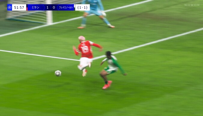 大炎上！「アホすぎる」ミランDFテオが“愚かすぎるダイブ“で退場…「二度とミランのシャツを着るな」「恥を知れ」CL敗退の戦犯に 2枚目