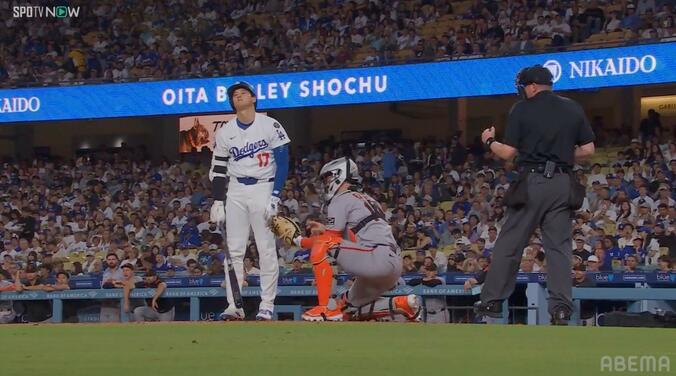 大谷翔平、“際どい判定”に不満げな表情を浮かべる