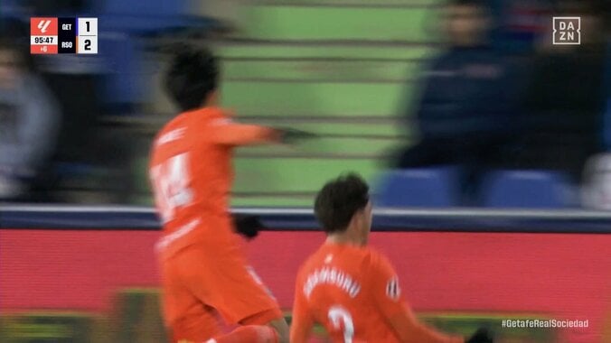 「声出ちゃったよ」久保建英、高精度すぎるレインボーパスが話題沸騰「別格」「完璧なボール」完璧軌道のCKで劇的勝利に導く神アシストの瞬間 4枚目