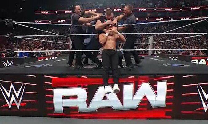 「やばい絵面」「放送できない」ヒールレスラーの“暴走”が波紋 「ガチのブーイングで笑えない」ファン悲痛 3枚目