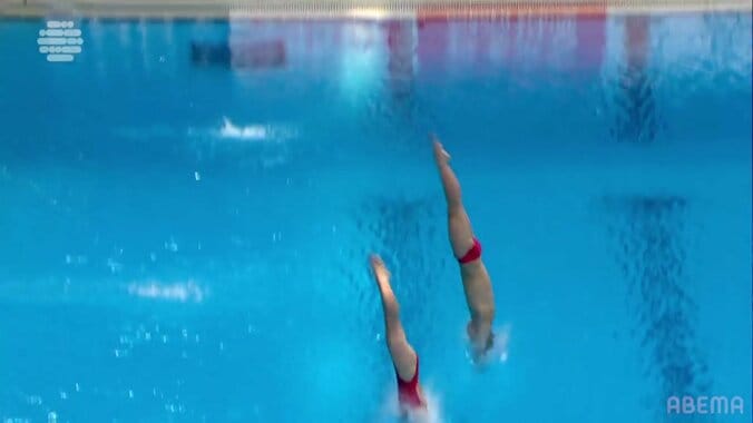 「まったく飛沫が出ない！」北朝鮮のヤバ過ぎ演技に解説者も笑うしかない「身体のラインもまっすぐで美しい」17歳＆20歳の“跡形ない”衝撃入水の瞬間 3枚目