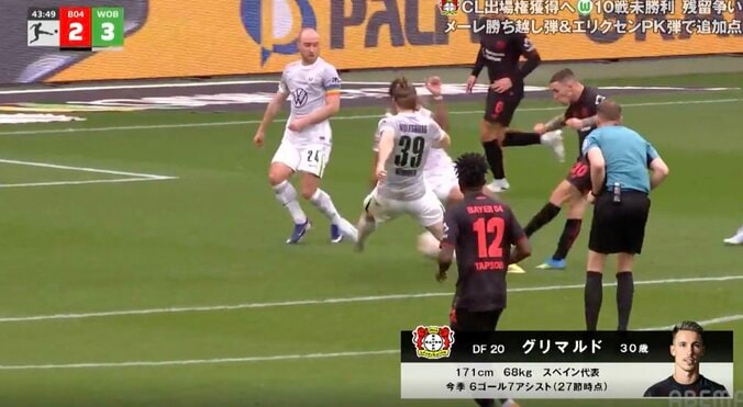 「股がヤバい！」シュート打つ瞬間に“相手に異変”「エグすぎる」「なんだあれ」スペイン代表、異次元テク→超絶“ワンステップシュート”炸裂 3枚目