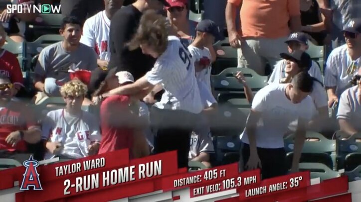 ウォードのホームランボールをゲットした少年はヤンキースのユニ姿だったけど…嬉しすぎて狂喜乱舞する姿にほっこり