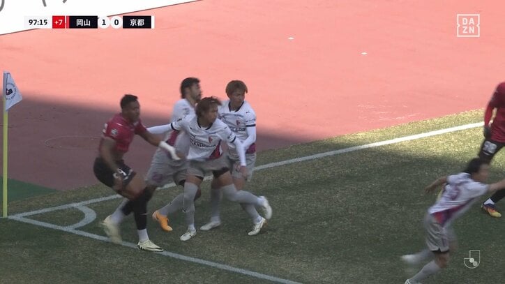 【映像】4人相手の超ボールキープ