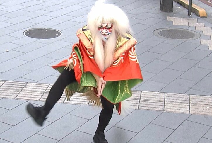 【写真・画像】衝撃の姿でキレキレダンスを披露する人気俳優に驚きの声「めちゃめちゃうまい！」　1枚目